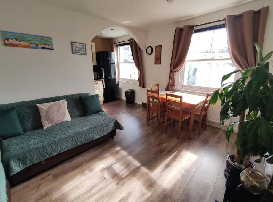 Lovely & Bright 1 Bedroom Near The